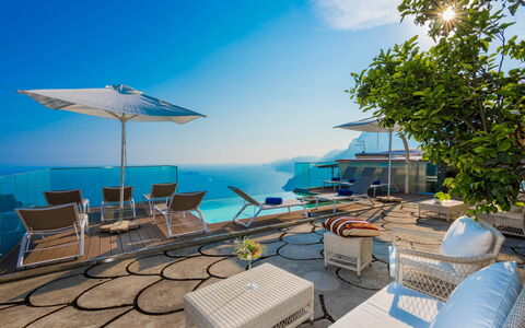 Villa Amanda: Azul, Agua, Cuerpo De Agua, Mar, Recurso, Costeras Y Los Accidentes Geográficos Oceánico, Costa, Mueble, Piscina, Mueble Para Exteriores