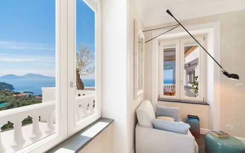 Casa Mariavittoria: Mueble, Diseño De Interiores, Piso, Suelo, Casa, Departamento, Techo, Silla, Habitación, Mar
