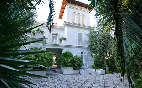 Villa Correale: Casa, Barrio Residencial, Recurso, Inmuebles, Mansión, Hacienda, Balcón, Villa, Sombra