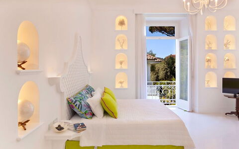 Villa Correale: Diseño De Interiores, Mueble, Pared, Techo, Casa, Encendiendo, Piso, Habitación, Suelo, Cama