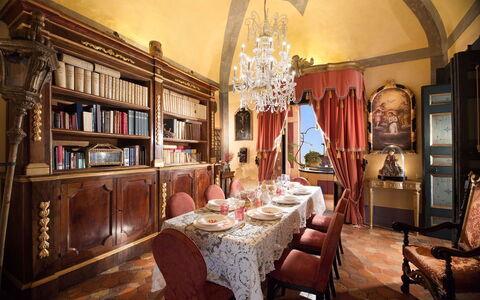 Palazzo Santa Croce: Mueble, Diseño De Interiores, Mesa, Silla, Techo, Habitación, Encendiendo, Comedor, Lámpara, Piso