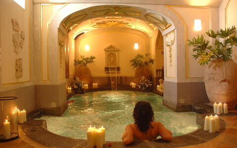 Palazzo Santa Croce: Diseño De Interiores, Encendiendo, Recurso, Techo, Lámpara, Hotel, Hacienda, Fuente De Agua, Piscina, Planta De Casa