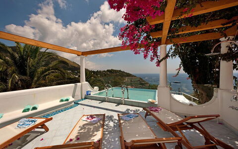 Villa delle Sirene: Recurso, Piscina, Eco Hotel, Hotel, Silla, Villa, Planta De Casa, Hacienda, Balcón, Estructura Al Aire Libre