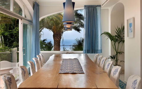 Villa delle Sirene: Mueble, Diseño De Interiores, Mesa, Madera, Silla, Encendiendo, Piso, Cocina Y Comedor Mesa, Suelo, Comedor