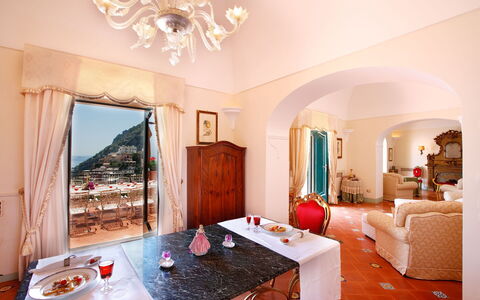 Villa Elyseum: Mueble, Mesa, Silla, Recurso, Cocina Y Comedor Mesa, Comedor, Hotel, Linos, Planta De Casa, Villa