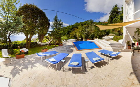 Villa Ettore: Piscina, Mueble Para Exteriores, Mueble, Recurso, Paraguas, Sunlounger, Silla, Sombra, Ocio, Eco Hotel