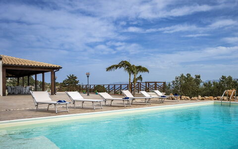 Villa Gea: Azul, Piscina, Recurso, Mueble Para Exteriores, Eco Hotel, Sombra, Silla, Balneario, Hotel, Ciudad De Vacaciones