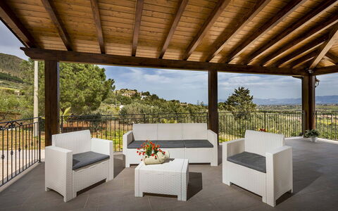 Villa Gea: Mueble, Silla, Madera, Mueble Para Exteriores, Piso, Mesa, Diseño De Interiores, Suelo, Porche, Patio