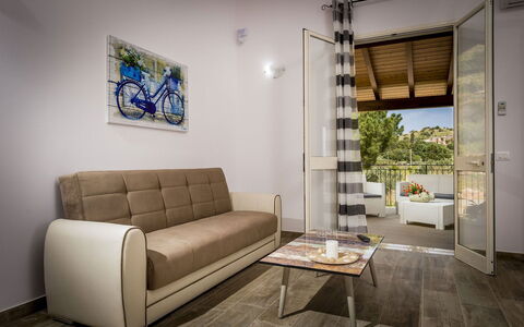 Villa Gea: Mueble, Diseño De Interiores, Piso, Suelo, Habitación, Departamento, Sofá, Casa, Sala, Techo