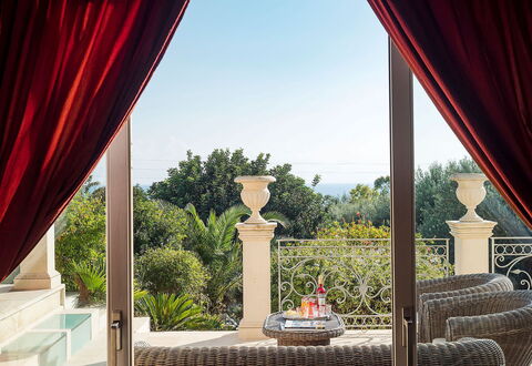 Villa Gemma: Mueble, Diseño De Interiores, Cortina, Tratamiento De La Ventana, Silla, Cubiertas De Ventanas, Sombra, Eco Hotel, Sala, Planta De Casa