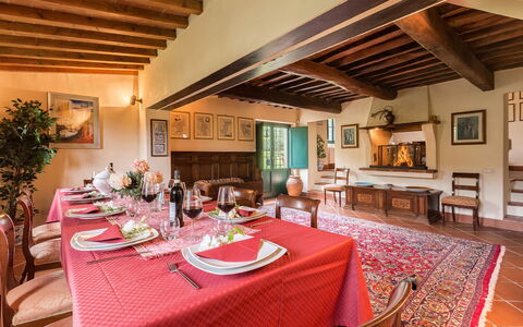 Villa Il Castagno: Pared, Mueble, Casa, Silla, Comedor, Cocina Y Comedor Mesa, Planta De Casa, Diseño, Villa, Hotel