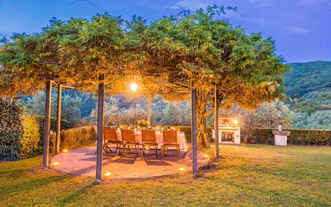 Villa Il Castagno: Naturaleza, Jardín, Sombra, Luz De Sol, Paisajismo, La Iluminación Del Paisaje, Eco Hotel, Yarda, Patio Interior, Hacienda