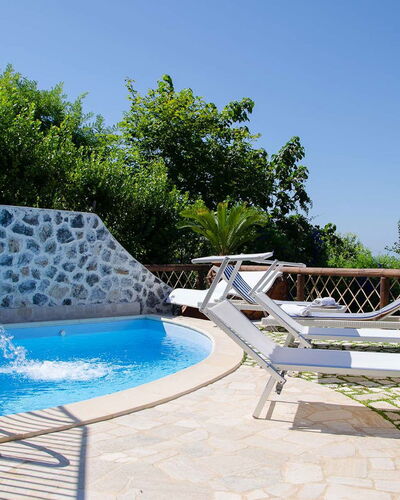 Villa Il Sogno di Praiano: Azul, Piscina, Mueble Para Exteriores, Recurso, Paraguas, Eco Hotel, Ocio, Sombra, Silla, Zona Tropical