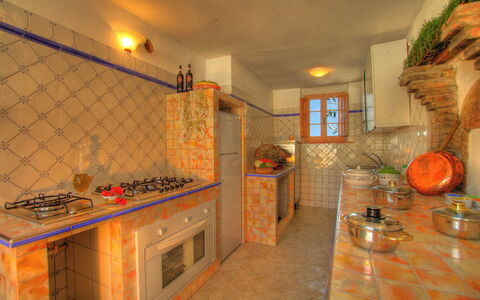 Villa Incanto: Diseño De Interiores, Piso, Techo, Cocina, Suelo, Mostrador, Habitación, Loseta, Arreglo De Tubería, Lámpara