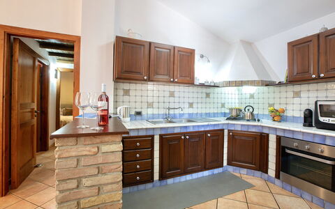 Villa Isabella: Cocina, Mostrador, Aparato De Cocina, Diseño De Interiores, Electrodoméstico, Gabinetes, Mueble, Piso, Techo, Electrodoméstico