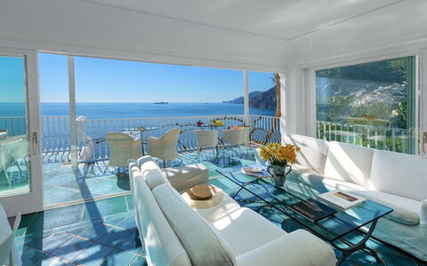 Villa Magnolia: Mueble, Recurso, Silla, Mesa, Diseño De Interiores, Mar, Departamento, Cocina Y Comedor Mesa, Hotel, Eco Hotel