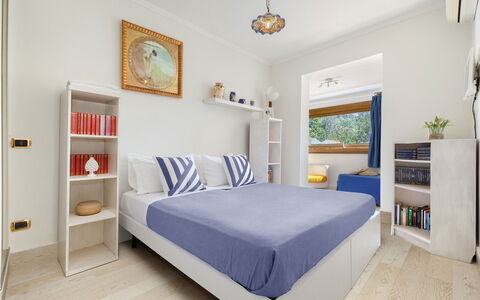 Villa Mouna: Mueble, Diseño De Interiores, Piso, Pared, Suelo, Cama, Habitación, Habitación, Madera, Casa