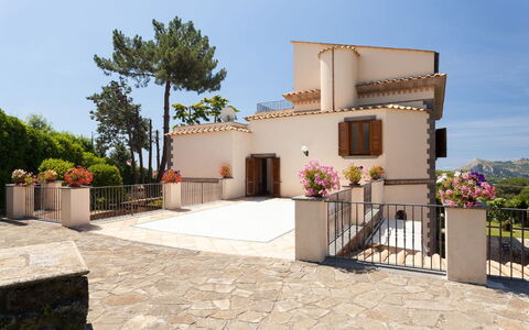 Villa Polluce: Casa, Puerta, Balcón, Inmuebles, Maceta, Hacienda, Villa, Escalera, Paisajismo, Planta De Casa