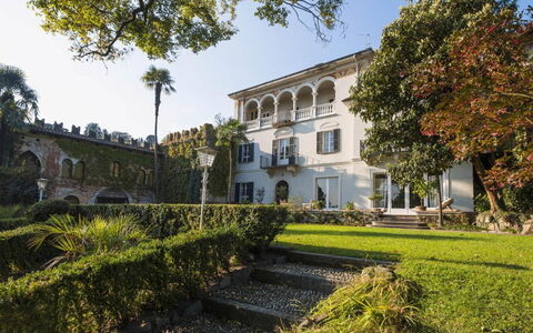 Villa Romantica: Arbusto, Inmuebles, Hacienda, Mansión, Jardín, Césped, Yarda, Patio, Villa, Paisajismo