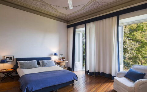 Villa Romantica: Diseño De Interiores, Cama, Mueble, Habitación, Lecho, Madera, Suelo, Piso, Sábana, Habitación