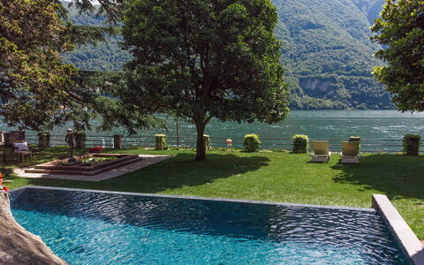 Villa Traversi: Agua, Montaña, Piscina, Cordillera, Lago, Ocio, Valle, Reservorio, Alpes, Lago
