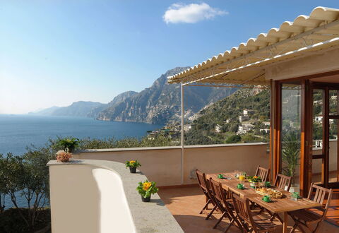 Villa Valeria: Mueble, Mesa, Silla, Costeras Y Los Accidentes Geográficos Oceánico, Mar, Costa, Mueble Para Exteriores, Recurso, Cordillera, Cocina Y Comedor Mesa