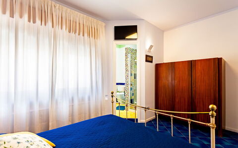 Casa Serena: Diseño De Interiores, Pared, Habitación, Cama, Piso, Suelo, Mueble, Textil, Habitación, Encendiendo