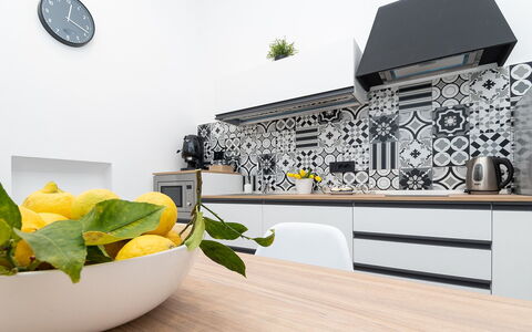 Apartment Vittoria: Cocina, Diseño De Interiores, Aparato De Cocina, Mostrador, Piso, Mueble, Casa, Gabinetes, Suelo, Habitación