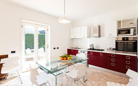 Villa Orlando: Mueble, Diseño De Interiores, Piso, Madera, Suelo, Habitación, Mesa, Cocina, Techo, Encendiendo