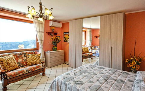 Villa Due Golfi: Mueble, Diseño De Interiores, Cama, Habitación, Habitación, Madera, Piso, Suelo, Sábana, Techo