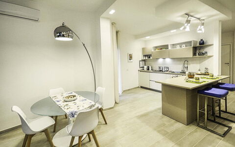 Casa Primavera: Diseño De Interiores, Piso, Mueble, Techo, Suelo, Madera, Mostrador, Habitación, Lámpara, Cocina