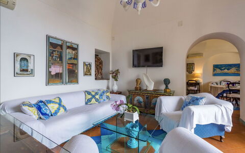 Villa Olivia: Mueble, Diseño De Interiores, Pared, Sofá, Piso, Suelo, Sala, Mesa, Casa, Encendiendo
