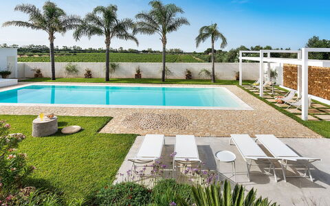 Sun Stone: Piscina, Recurso, Material Compuesto, Eco Hotel, Jardín, Sombra, Paisajismo, Mueble Para Exteriores, Hacienda, Patio Interior