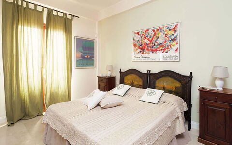 Cala Diletta: Mueble, Cama, Diseño De Interiores, Habitación, Lecho, Suelo, Sábana, Piso, Pared, Habitación