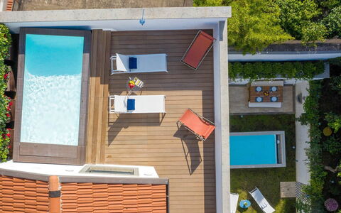 The Ivy Penthouse: Piscina, Material Compuesto, Ocio, Mueble Para Exteriores, Recurso, Manchas De Madera, Eco Hotel, Sombra, Silla, Cubierta