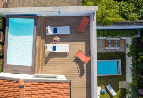 The Ivy Penthouse: Piscina, Material Compuesto, Ocio, Mueble Para Exteriores, Recurso, Manchas De Madera, Eco Hotel, Sombra, Silla, Cubierta