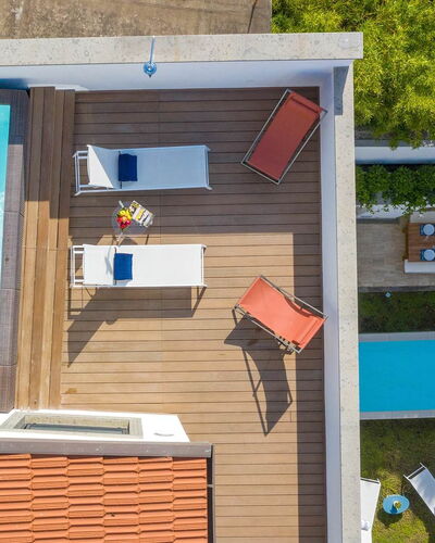 The Ivy Penthouse: Piscina, Material Compuesto, Ocio, Mueble Para Exteriores, Recurso, Manchas De Madera, Eco Hotel, Sombra, Silla, Cubierta
