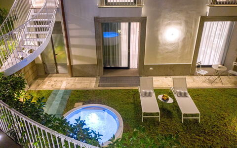 Suite Plumbago: Paisajismo, Patio, Patio Interior, Piscina, Eco Hotel, Planta De Casa