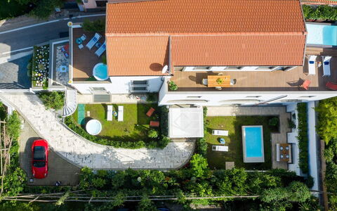 Suite Plumbago: Barrio Residencial, Casa, Casa, Barrio, Techo, Diseño Urbano, Paisajismo, Inmuebles, Jardín, Suburbio