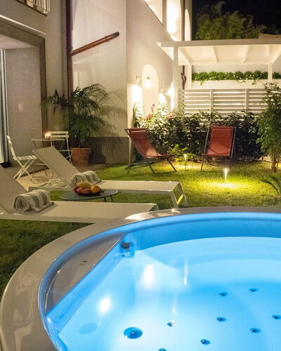 Suite Plumbago: Piscina, Recurso, Diseño, Planta De Casa, Hotel, Mueble Para Exteriores, Eco Hotel, La Iluminación Del Paisaje, Patio