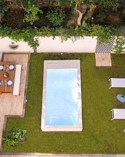 Jacaranda House: Piscina, Mueble Para Exteriores, Recurso, Jardín, Ocio, Fuente De Agua, Patio Interior, Patio, Eco Hotel, Paisajismo