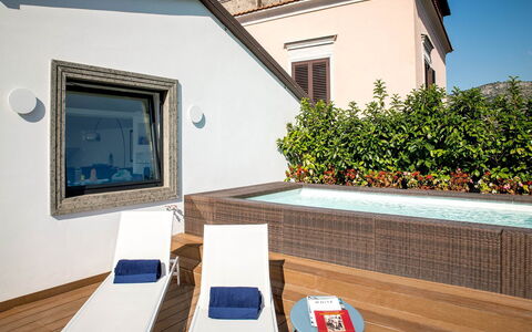 The Ivy Villa: Casa, Diseño De Interiores, Piscina, Recurso, Balcón, Hotel, Diseño, Villa, Planta De Casa, Eco Hotel