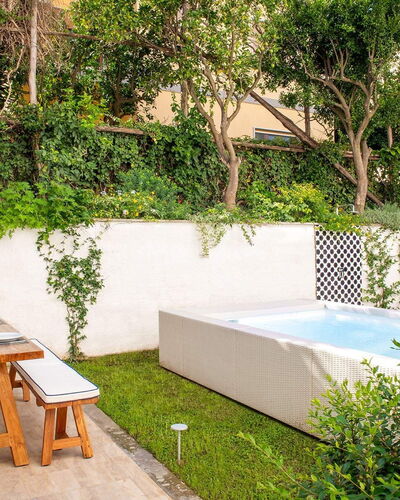 The Ivy Villa: Jardín, Maceta, Mueble Para Exteriores, Ocio, Piscina, Planta De Casa, Eco Hotel, Patio Interior, Patio, Sombra