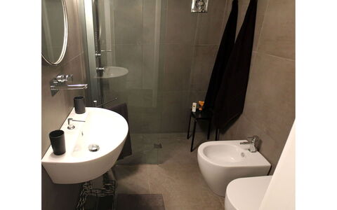 Trulli Maria: Baño, Arreglo De Tubería, Piso, Suelo, Baño, Diseño De Interiores, Asiento Del Baño, Plomería, Lavabo, Lavabo Del Baño