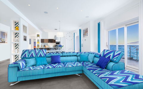 Villa Marina Grande: Azul, Mueble, Sofá, Diseño De Interiores, Sala, Textil, Suelo, Piso, Arrojar La Almohada