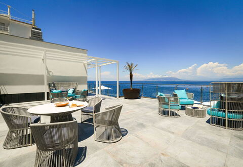Villa Marina Grande: Azul, Mueble Para Exteriores, Piscina, Recurso, Mueble, Mar, Silla, Oceano, Sombra, Costa