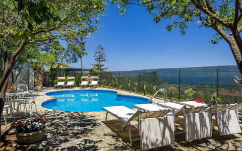 Villa Romy: Azul, Piscina, Mueble Para Exteriores, Mueble, Recurso, Silla, Eco Hotel, Sombra, Losa, Sunlounger