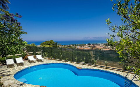 Villa Romy: Azul, Agua, Piscina, Recurso, Mueble Para Exteriores, Mar, Sombra, Eco Hotel, Costa, Ocio