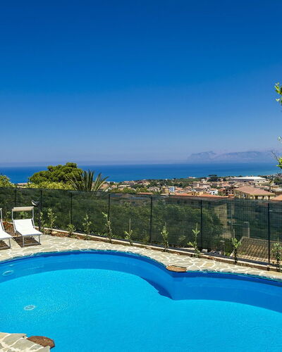 Villa Romy: Azul, Agua, Piscina, Recurso, Mueble Para Exteriores, Mar, Sombra, Eco Hotel, Costa, Ocio