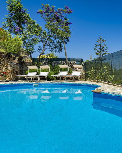 Casa Sally: Piscina, Azul, Recurso, Mueble Para Exteriores, Material Compuesto, Eco Hotel, Sombra, Ciudad De Vacaciones, Paisajismo, Thermae